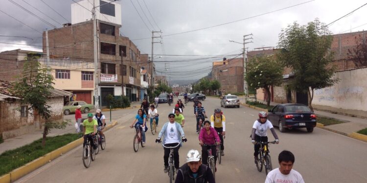 Ciclistas realizarán plantón exigiendo implementación de ciclovías