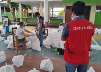 Aproximadamente 200 funcionarios recibieron canastas destinadas a población vulnerable en Junín