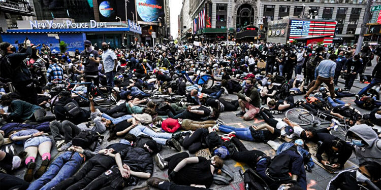 Miles marchan en Nueva York por George Floyd