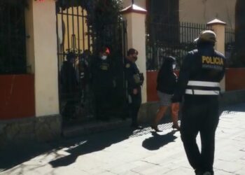 [Video]Párroco y novio son intervenidos al interior de Catedral por renovar votos