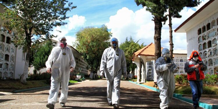 Beneficencia de Huancayo entregó bonos a trabajadores del Cementerio General y albergues que laboran en cuarentena