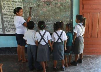 Autorizan inicio de clases presenciales en colegios rurales de zonas libres de coronavirus