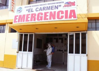 Médicos de El Carmen deben cumplir turnos de hasta 36 horas  y se quedan sin camas UCI