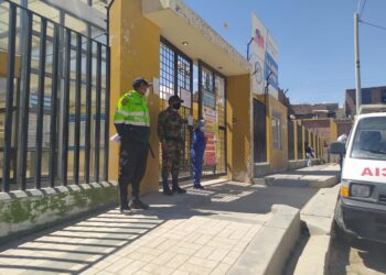 Policía  brindan resguardo a centros de salud para evitar agresión a médicos