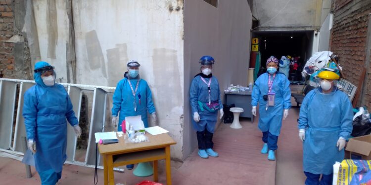 Quince trabajadores de diversos centros de salud de Huancayo dan positivo a coronavirus