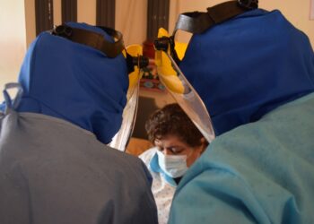Más de cien profesionales de la salud en cuarentena por contagio de COVID-19