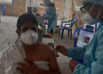 Cuestionan a regidor Hernán Sinche por recibir primera dosis de vacunas contra el coronavirus