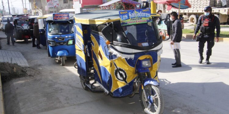 Chilca: Rebajan en 50% pagos a mototaxistas para que puedan circular