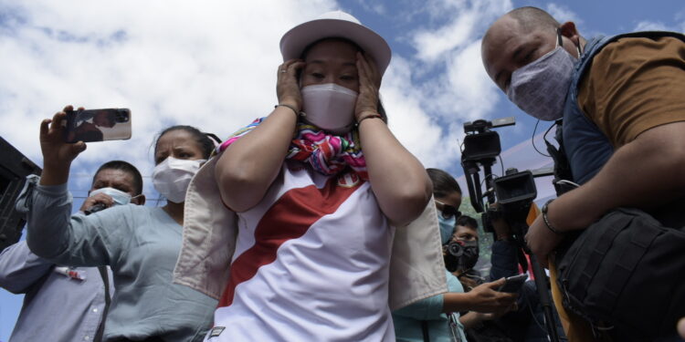 Keiko Fujimori cancela actividades en Concepción, protestantes se apostaron en ingreso a provincia