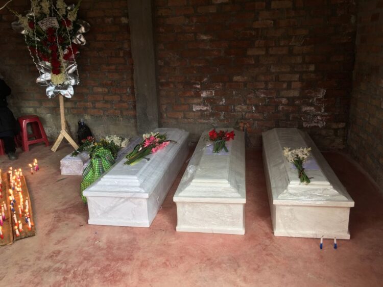 En medio de mucho dolor familiares reciben cuerpos de cinco víctimas del Vraem [GALERÍA]