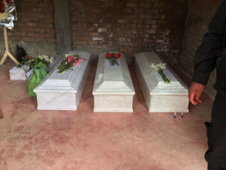 En medio de mucho dolor familiares reciben cuerpos de cinco víctimas del Vraem [GALERÍA]
