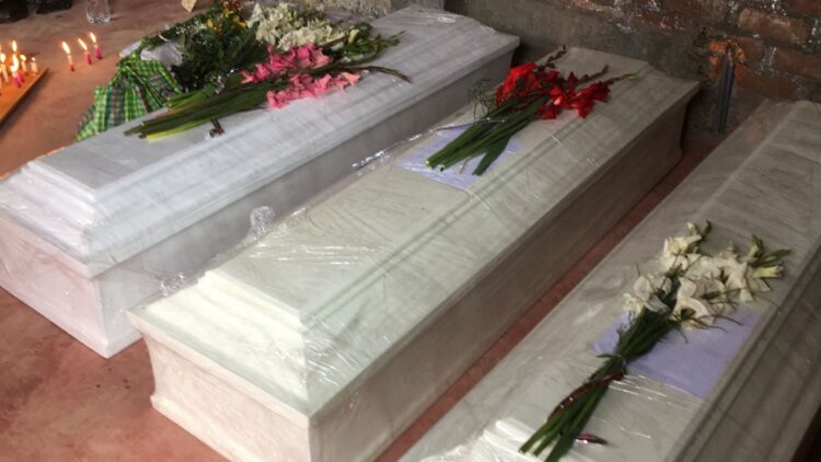 En medio de mucho dolor familiares reciben cuerpos de cinco víctimas del Vraem [GALERÍA]