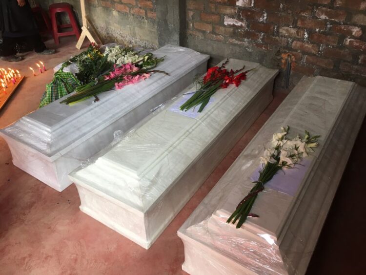 En medio de mucho dolor familiares reciben cuerpos de cinco víctimas del Vraem [GALERÍA]