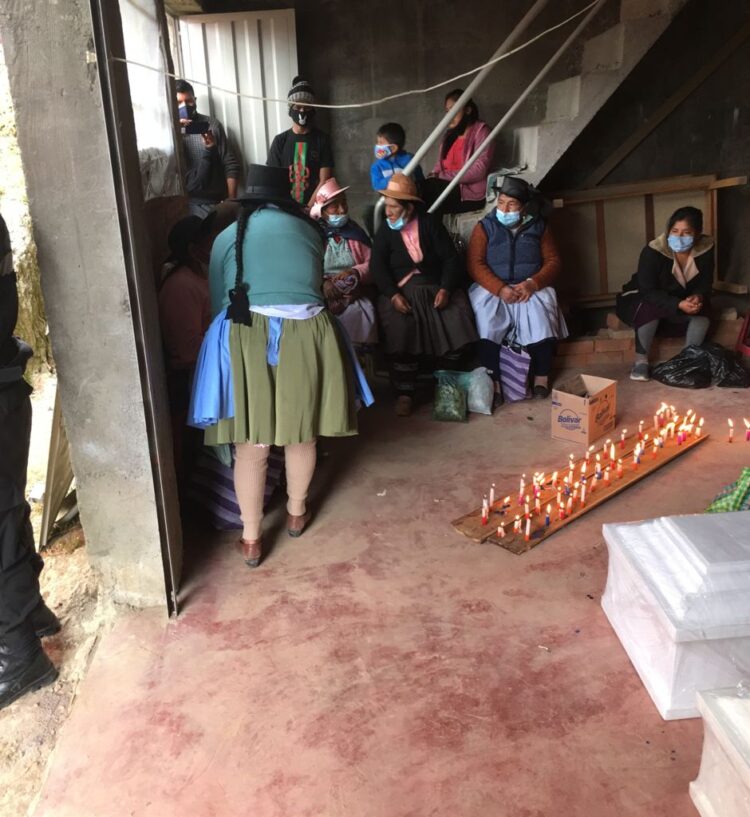En medio de mucho dolor familiares reciben cuerpos de cinco víctimas del Vraem [GALERÍA]