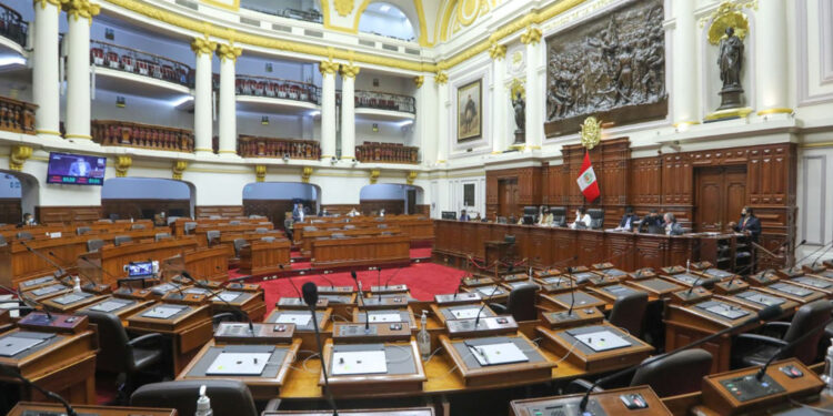 Comisión de Constitución aprueba eliminar pensión vitalicia para expresidentes