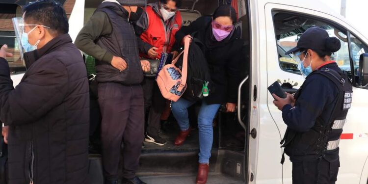 Huancayo: Intervienen a transportistas y pasajeros que no respetan normativas de salubridad