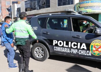 Detienen a tres ciudadanos mientras daban su prueba para licencia de conducir  por  figurar como aprobados