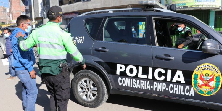 Detienen a tres ciudadanos mientras daban su prueba para licencia de conducir  por  figurar como aprobados