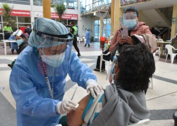 Hospital El Carmen: 37 trabajadores de salud no quisieron vacunarse contra el COVID-19