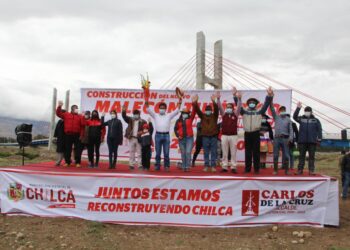 Acalde de Chilca coloca primera piedra de «Malecón Turístico de Auquimarca»