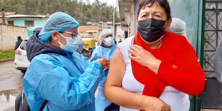 ¡Se adelanta! Desde el 10 de diciembre serán obligatorias las 2 dosis para ingresar a espacios cerrados