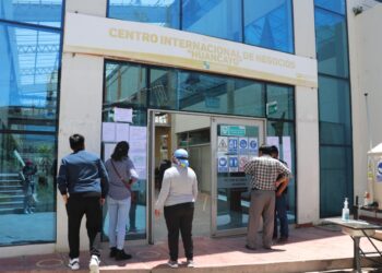 Detectan carnets  de vacunación falsificados de comerciantes que postulaban a un puesto en la feria navideña