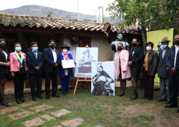 Flor Pucarina recibe distinción póstuma “Personalidad Meritoria de la Cultura”