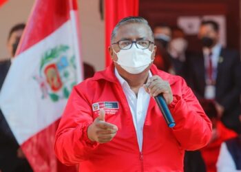 Congreso censuró a ministro de Salud, Hernán Condori