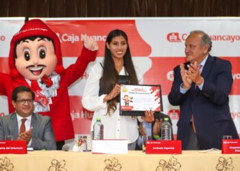 Caja Huancayo premia  a Kimberly García con una camioneta y anuncia sponsor rumbo a Olimpiadas Paris 2024