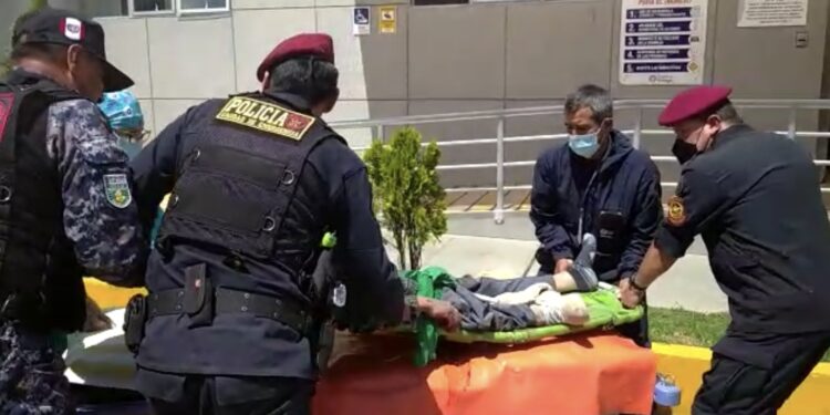 ANCIANO CORRE RIESGO DE PERDER LA PIERNA TRAS SER ATROPELLADO POR PESADO CAMIÓN