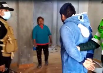 JOVEN VESTIDO DE “STITCH” ES CAPTURADO CUANDO INTENTABA HURTAR CELULAR EN VIVIENDA