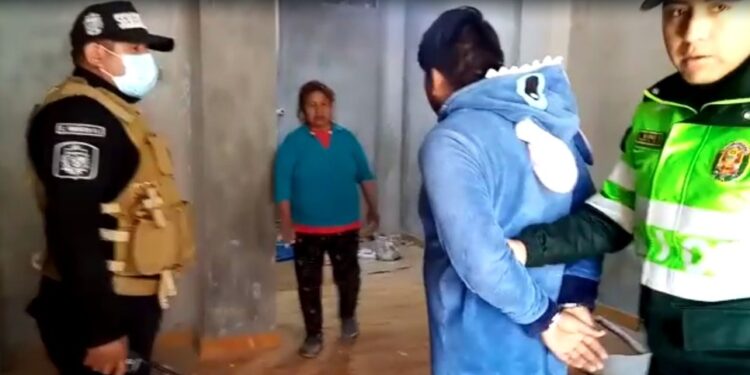 JOVEN VESTIDO DE “STITCH” ES CAPTURADO CUANDO INTENTABA HURTAR CELULAR EN VIVIENDA