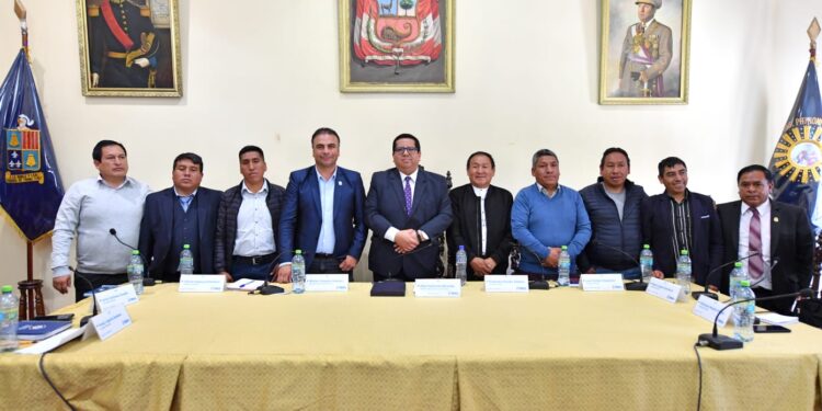 Tarma: Ministro de Economía y Finanzas  dirigió mesa de trabajo con alcaldes distritales y provincial
