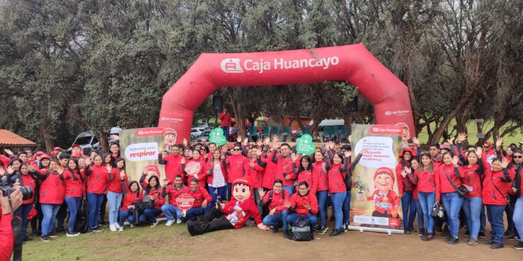 CAJA HUANCAYO CUMPLE JORNADA DE REFORESTACIÓN DEL BOSQUE DORADO, SEMBRANDO 3500 QUINUALES