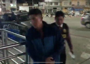 Detienen a alférez en retiro por presentar documentos falsos para llevarse camioneta incautada al narcotráfico