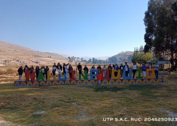 Alumnos de UTP Huancayo limpiaron la laguna de Ñahuimpuquio