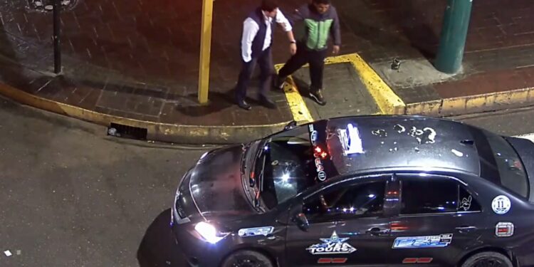 Capturan a falsos taxistas que subían por la fuerza a ebrios a su vehículo