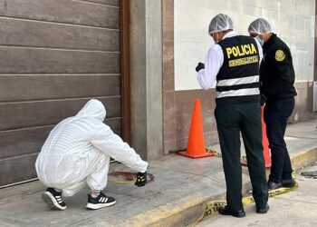 Sujeto ebrio apuñala y mata a sus dos compañeros en gresca callejera