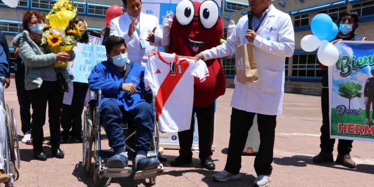 Padre dona riñón y salva la vida a su hijo que sueña ser ingeniero