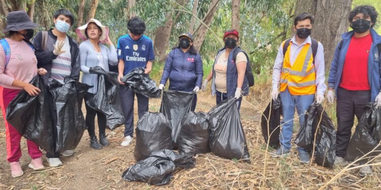 Estudiantes UTP participaron en recolección de residuos en Huancán