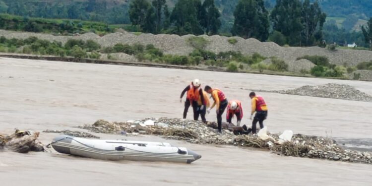 Después de 17 días recuperan cuerpo de padre que cayó con su vehículo al río Mantaro