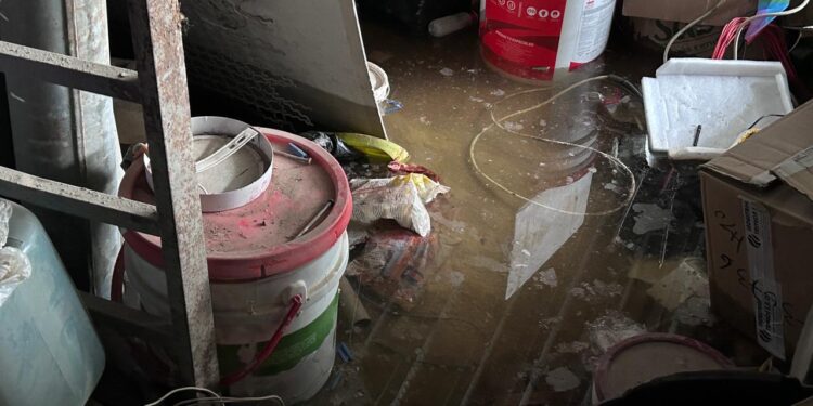 HUANCAYO: VIVIENDAS DEL CERRITO DE LA LIBERTAD TERMINARON INUNDADAS DE AGUAS SERVIDAS POR COLAPSO DE SISTEMA DE DESAGÜE