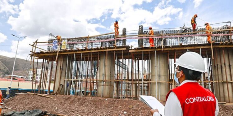 Contraloría presentará iniciativa ante el Congreso para sancionar a privados por retraso de obras públicas