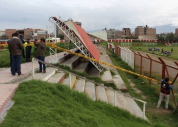Chilca: En medio de partido de fútbol colapsó parte del techo de tribunas de estadio Coto Coto