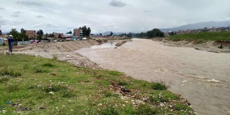 Huancayo: Río Mantaro podría desbordarse en las próximas 48 horas si lluvias continúan en el valle