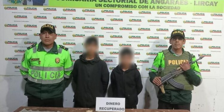 Huancavelica: Madre entrega a sus dos hijos a PNP tras robar dinero de su vecina