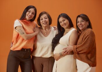 Open Plaza anuncia lanzamiento de una nueva versión de canción para empoderar la maternidad