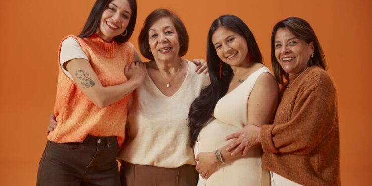 Open Plaza anuncia lanzamiento de una nueva versión de canción para empoderar la maternidad