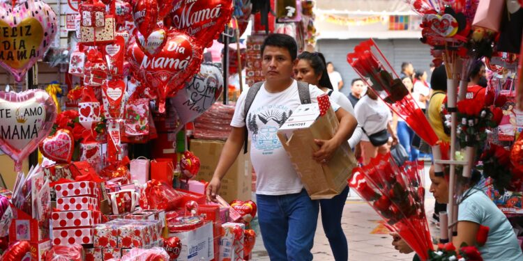 Huancayo: Comercio informal se triplicaría durante temporada comercial por el Día de La Madre