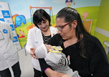Médicos de INCOR de EsSalud reconstruyen parte del corazón de recién nacido natural de Huancayo
